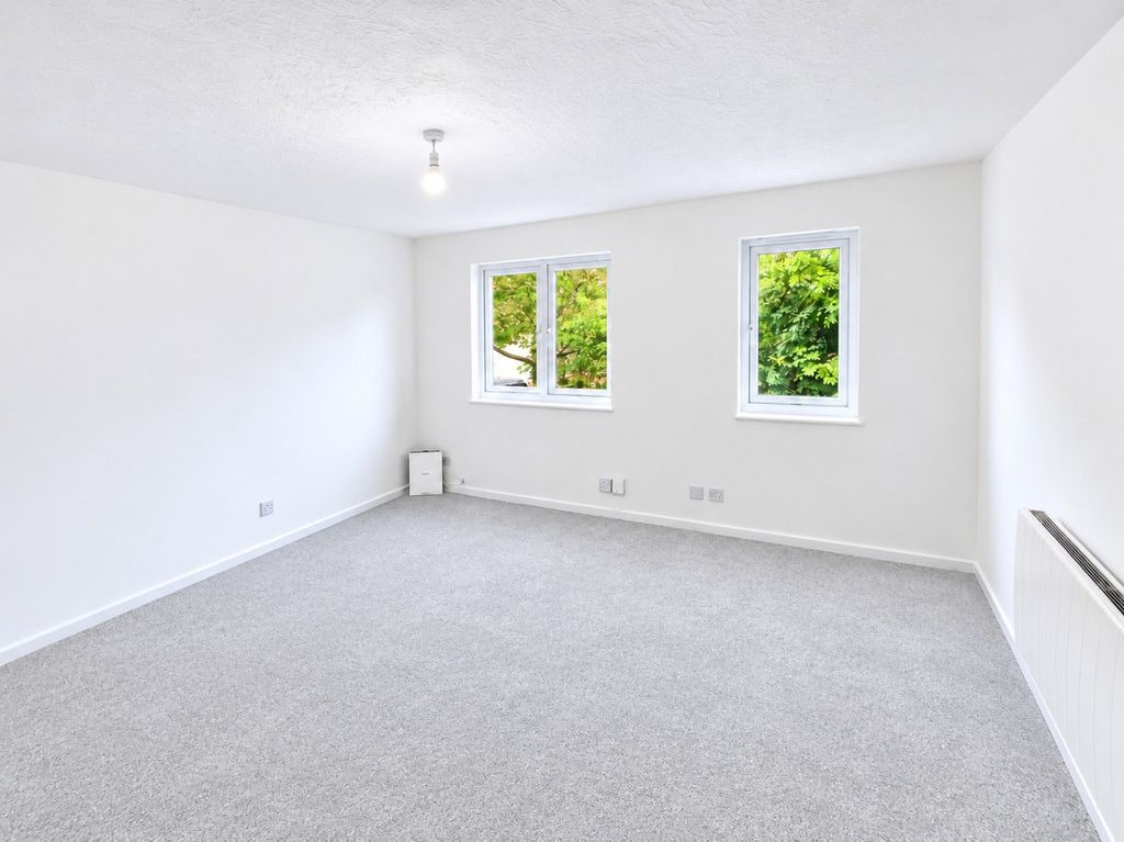 Property photo 2 of 10 4692673