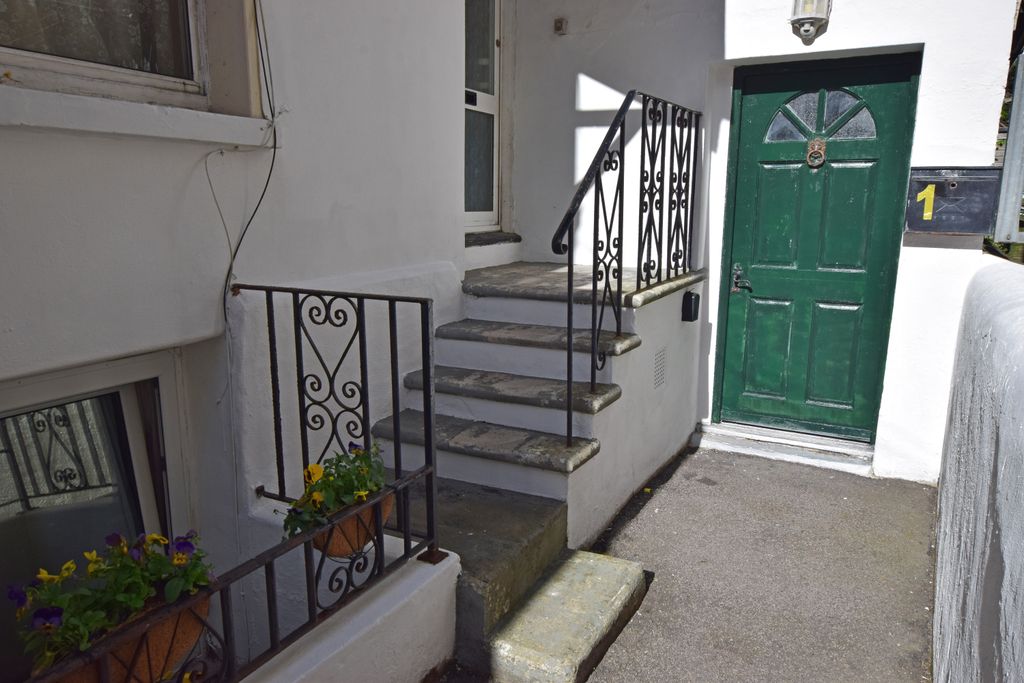 Property photo 2 of 24 Entrance