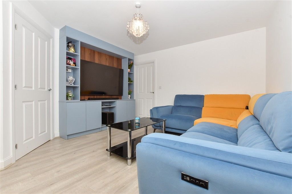 Property photo 1 of 12 Lounge