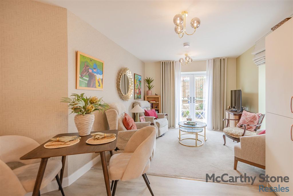 Property photo 3 of 21 8686781-Interior02.Jpg