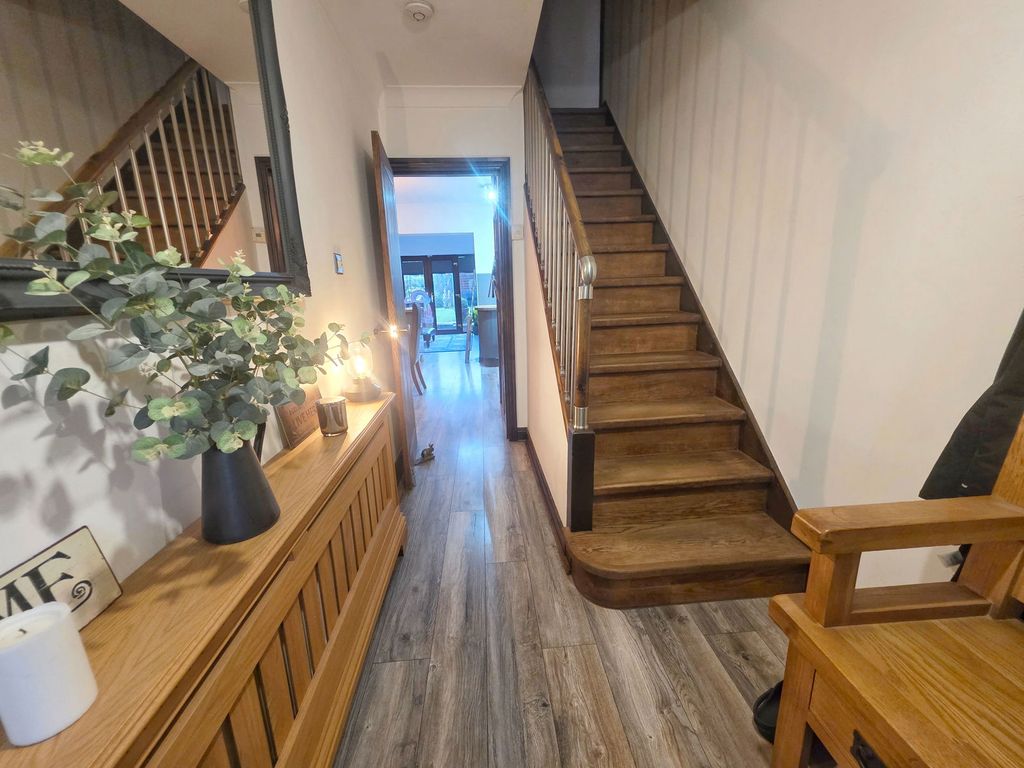 Property photo 2 of 25