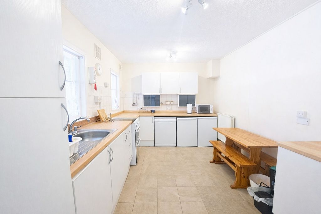 Property photo 2 of 11 Image