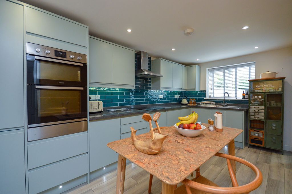 Property photo 2 of 14 Kitchen/Diner