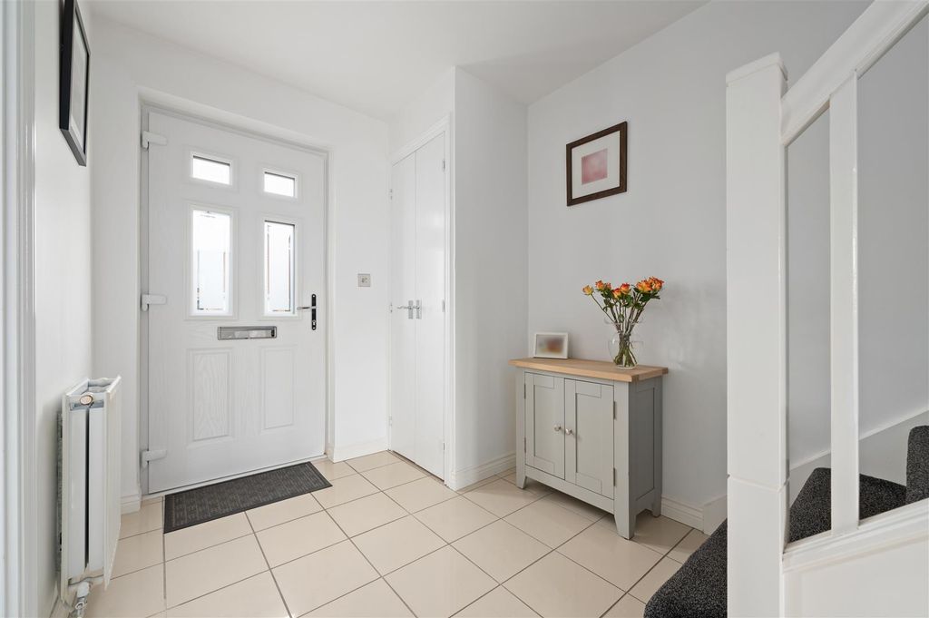 Property photo 3 of 29 52 Middlebank Rise 005.Jpg