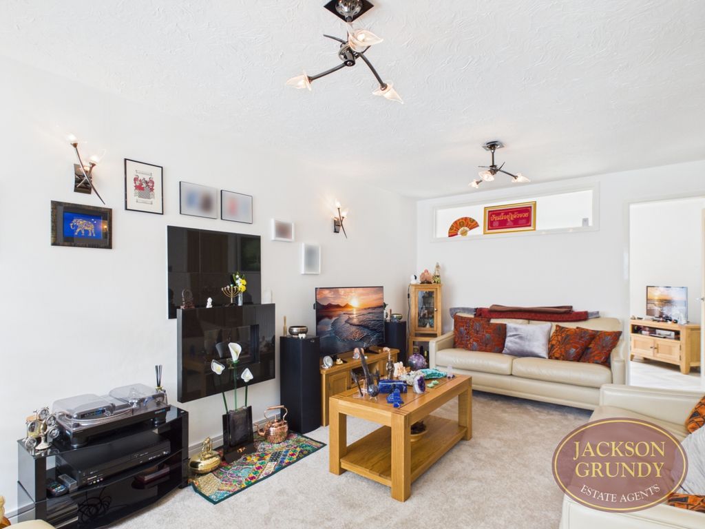 Property photo 3 of 15 Jenner Crescent