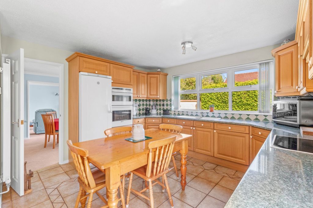 Property photo 3 of 18