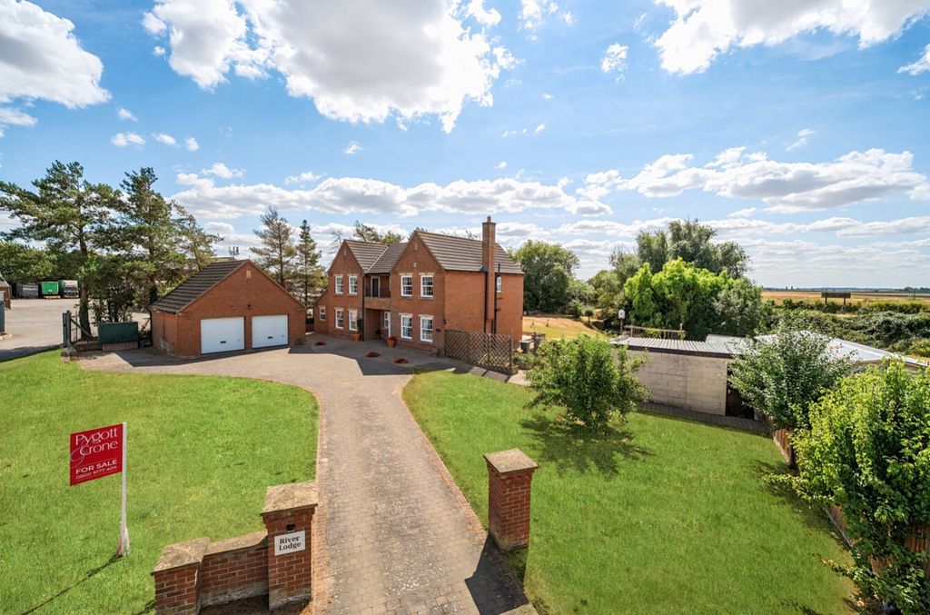 Property photo 1 of 39 1-6A75F27d22E74-2-6A75Be8812F31-1502183-19Fdbeef5E