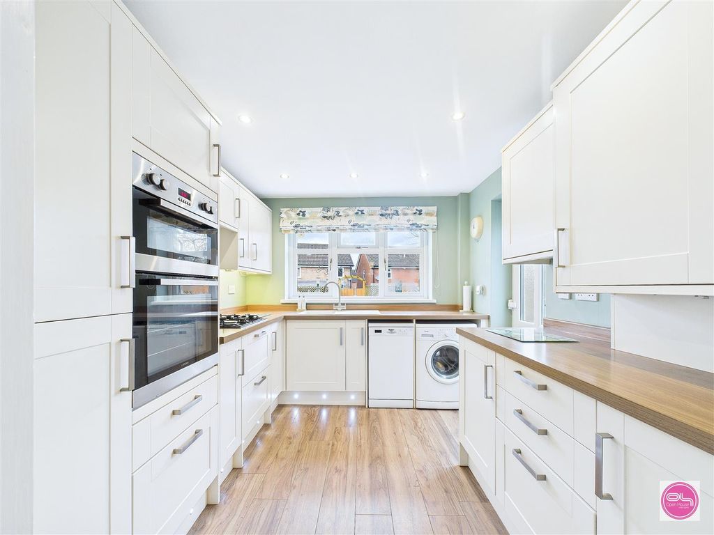 Property photo 1 of 30 St Johns Drive, Newhall (15).Jpg