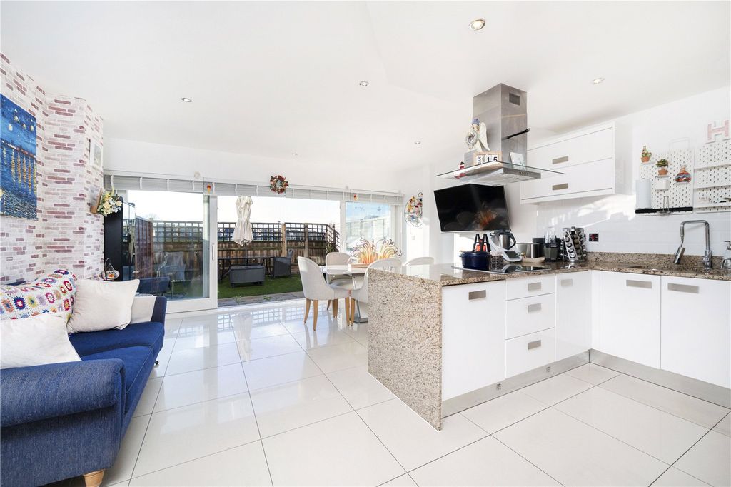 Property photo 2 of 14 Picture No. 21