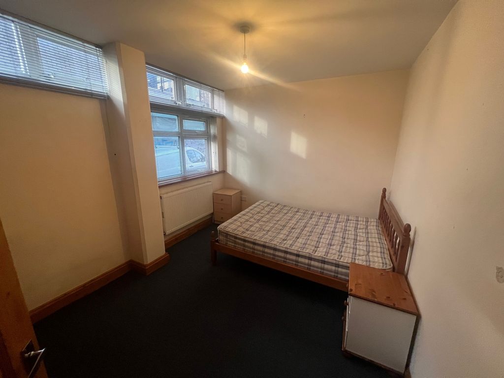 Property photo 3 of 6 Images