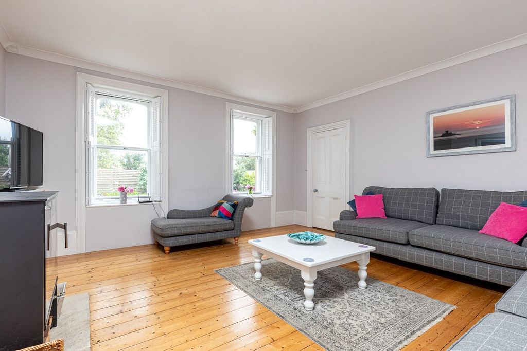 Property photo 3 of 32