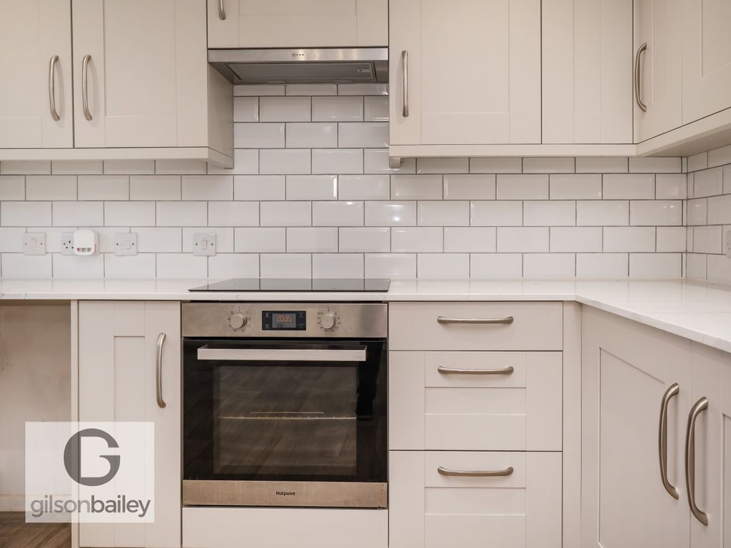 Property photo 3 of 13 4Newburyway-26