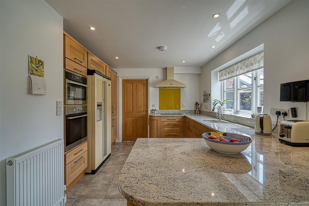 Property photo 3 of 22 Kitchen