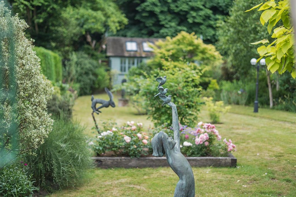 Property photo 2 of 31 1305863-84-6849A73Cdb6d2.Jpg