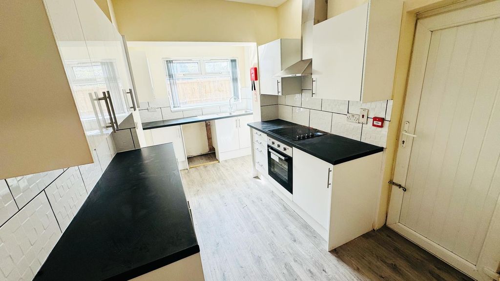 Property photo 3 of 23