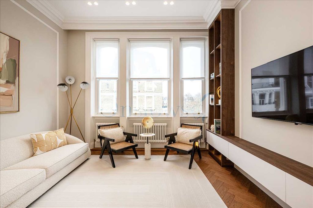 Property photo 2 of 20 Lounge