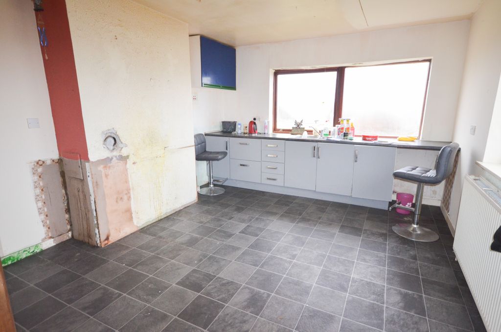 Property photo 3 of 22 Kitchen