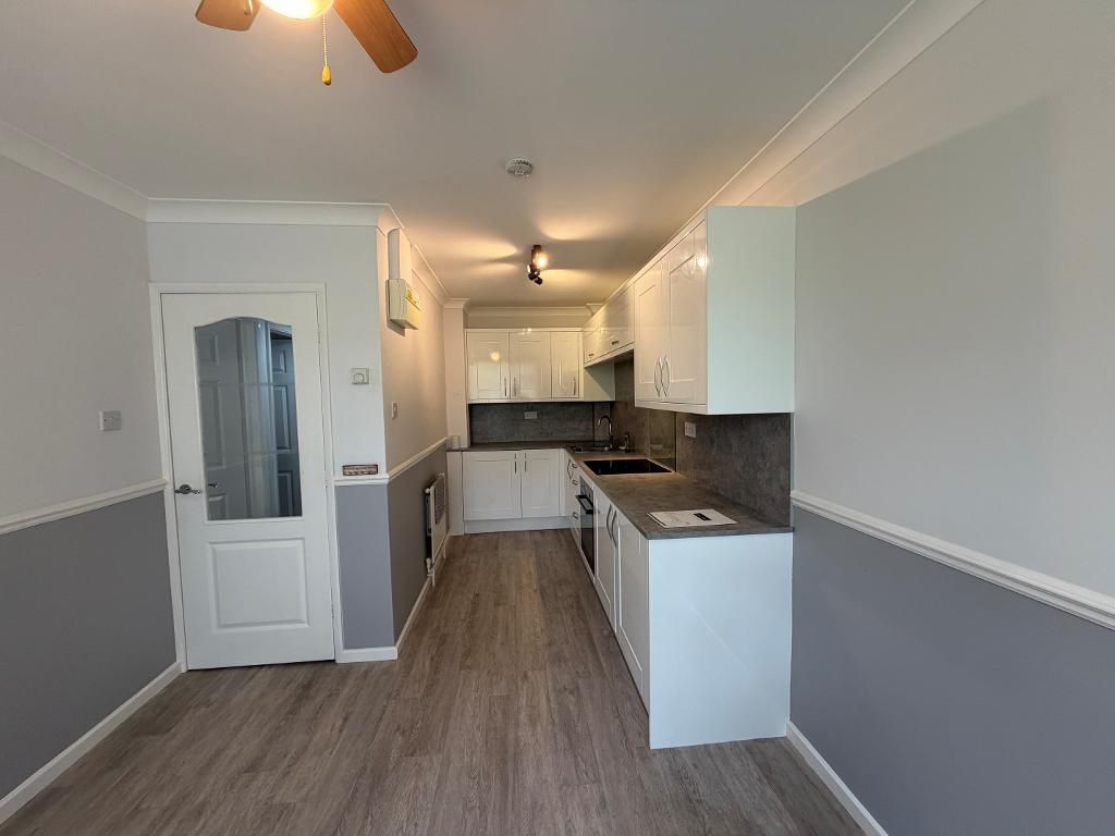 Property photo 3 of 9 Kitchen