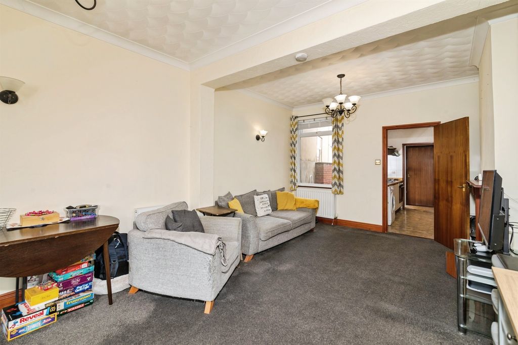 Property photo 3 of 18