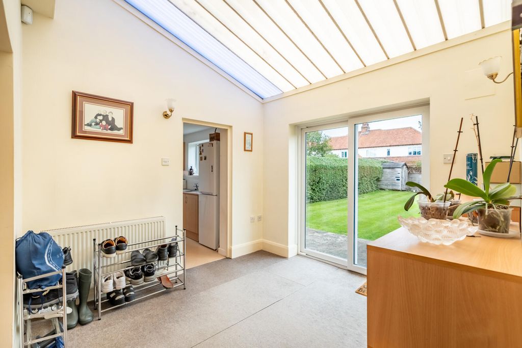 Property photo 3 of 16 Conservatory