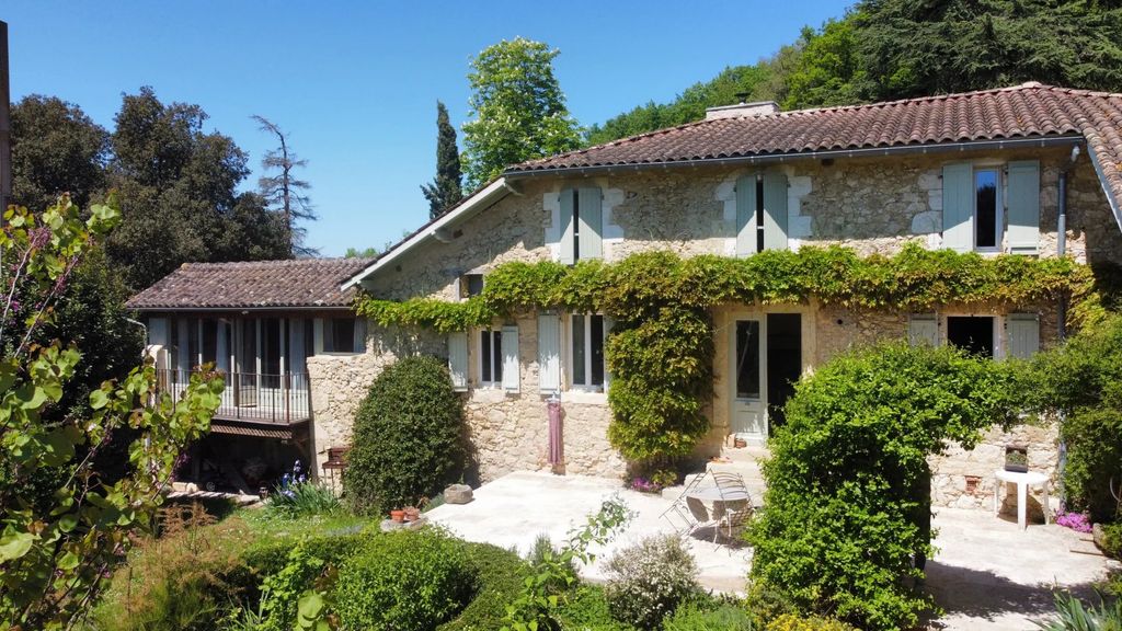 Property photo 2 of 25