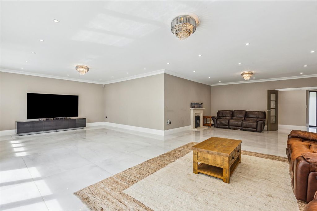 Property photo 3 of 18 Reception Room