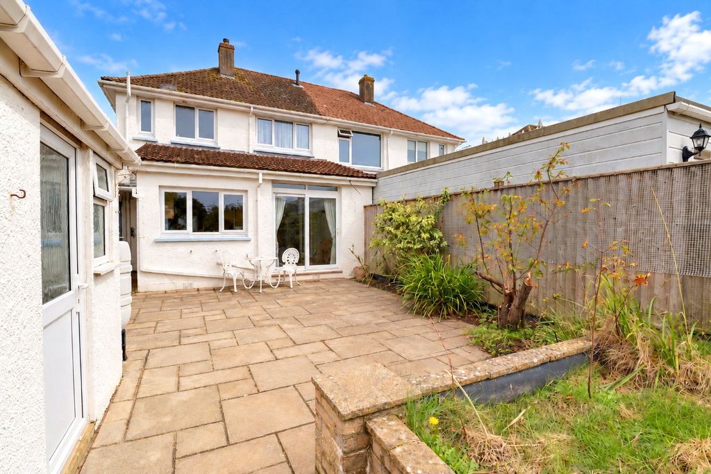 Property photo 2 of 15 Picture No. 12
