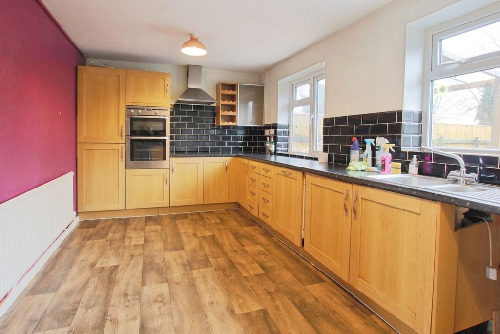 Property photo 2 of 13 4820764