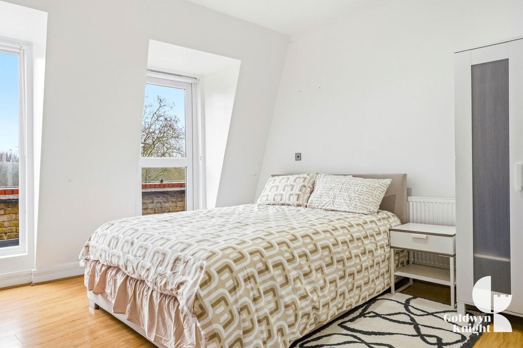 Property photo 2 of 30 Bedroom