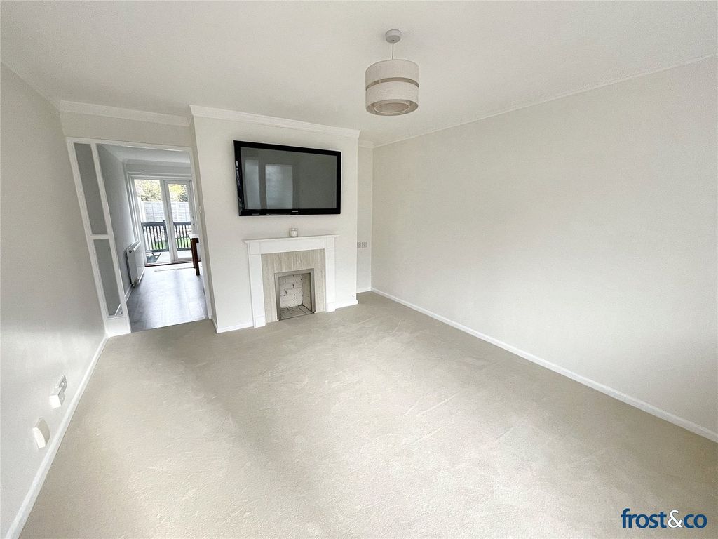 Property photo 2 of 17 Lounge