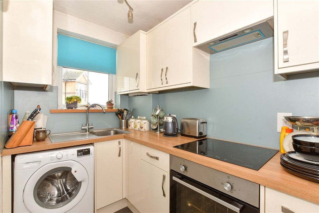 Property photo 3 of 9 Kitchen