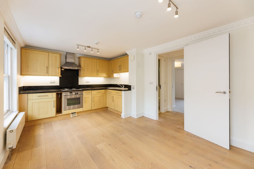 Property photo 2 of 9 Seymour Place 16A...