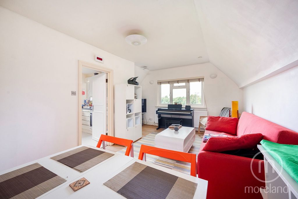 Property photo 3 of 12 31920510