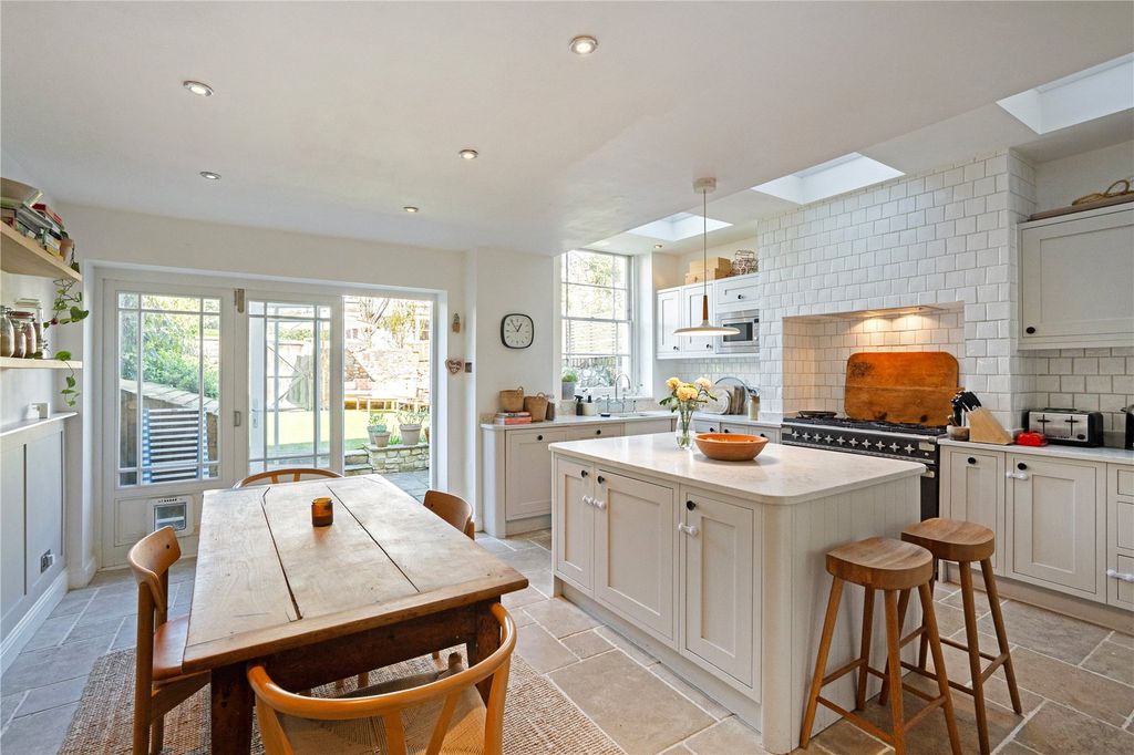 Property photo 1 of 25 Picture No. 11