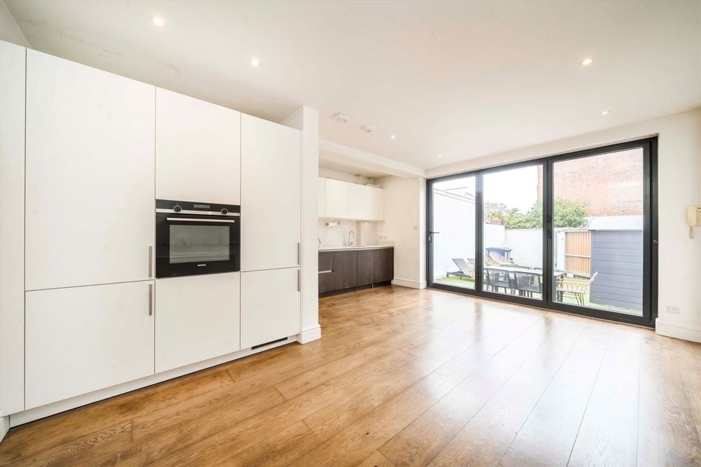 Property photo 3 of 5