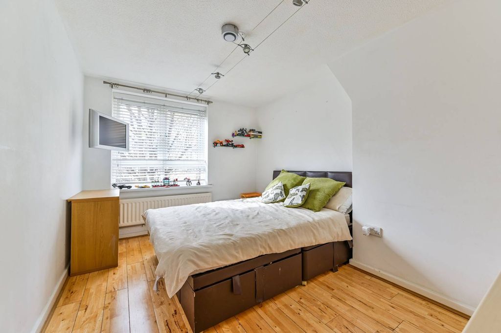 Property photo 3 of 10