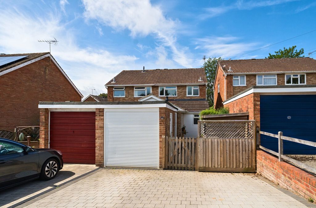 Property photo 1 of 12 1294687-24-683854...