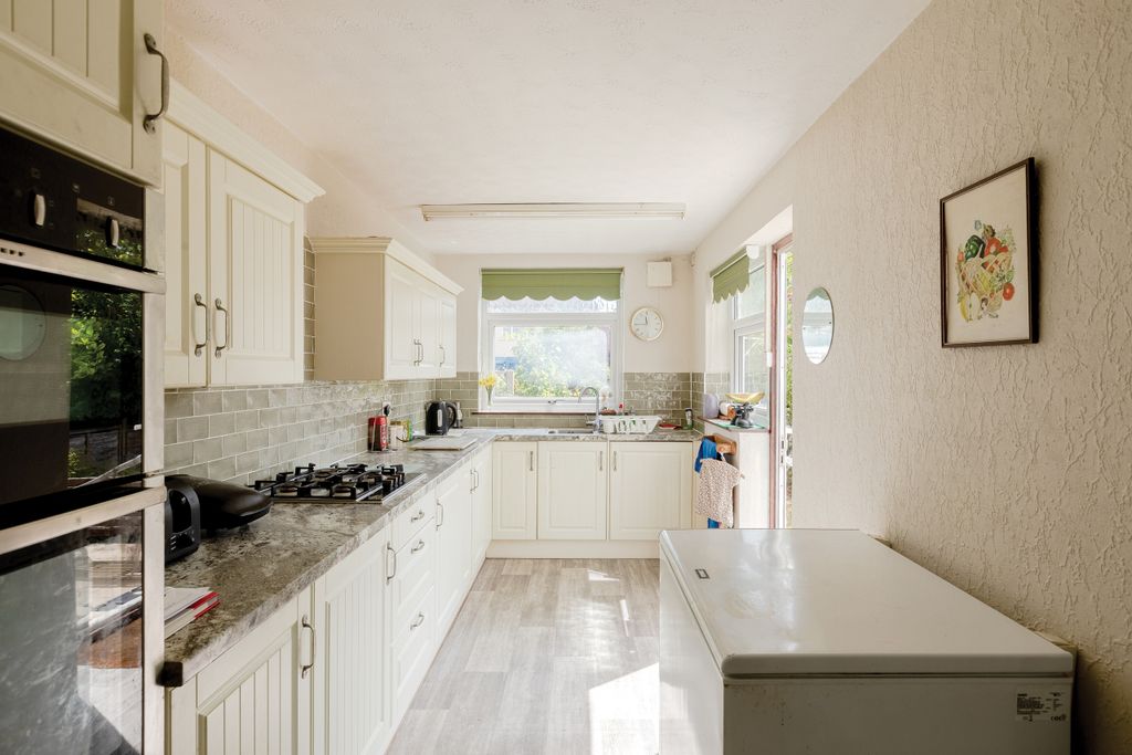 Property photo 3 of 18 Photo 6