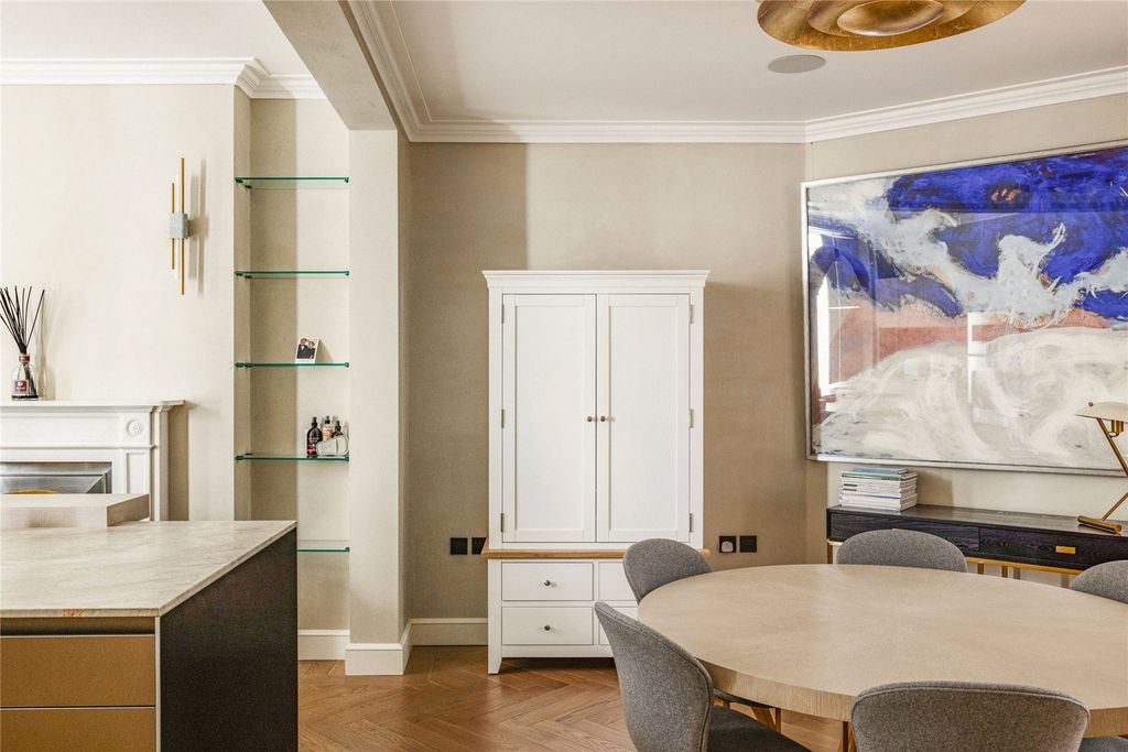 Property photo 3 of 14 Dining
