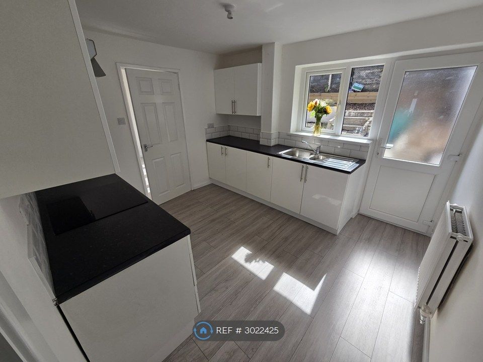 Property photo 2 of 15 Kitchen