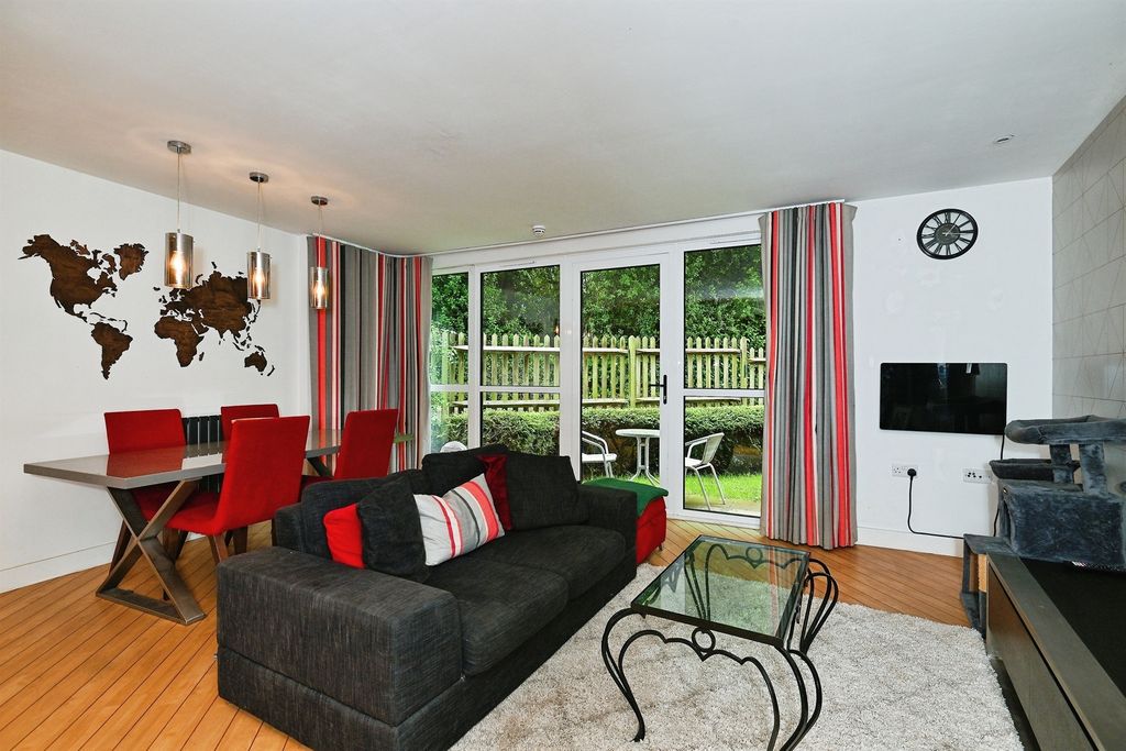 Property photo 2 of 14