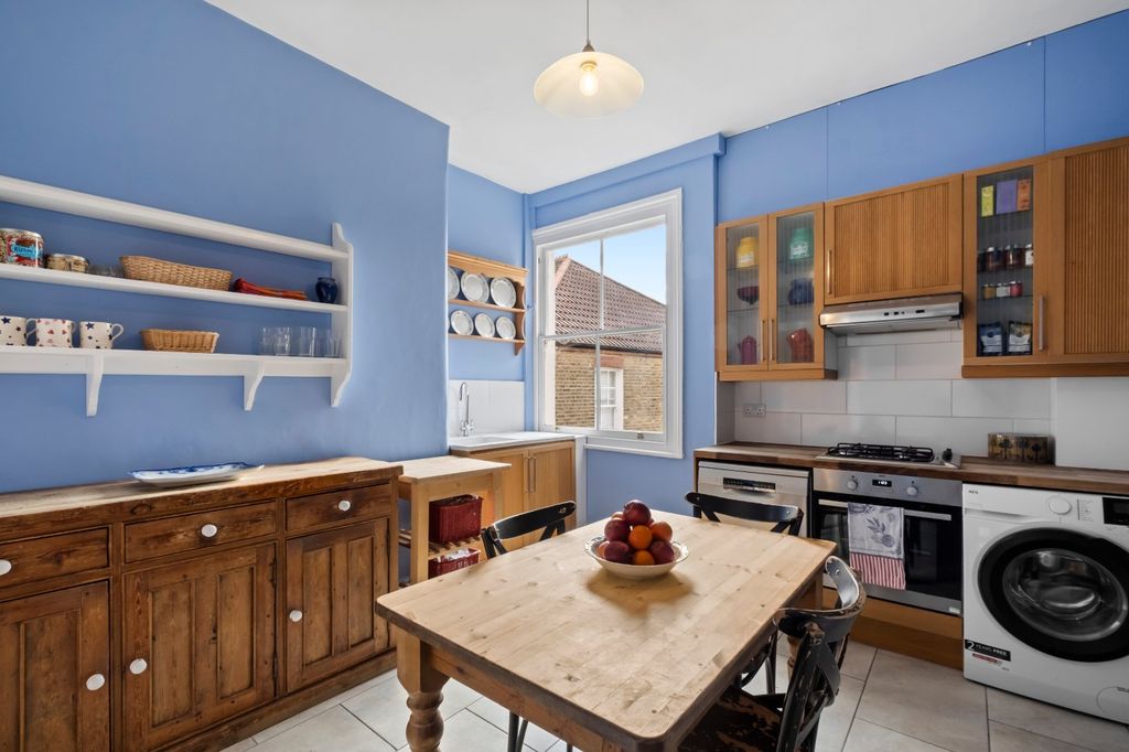 Property photo 2 of 10 Kitchen