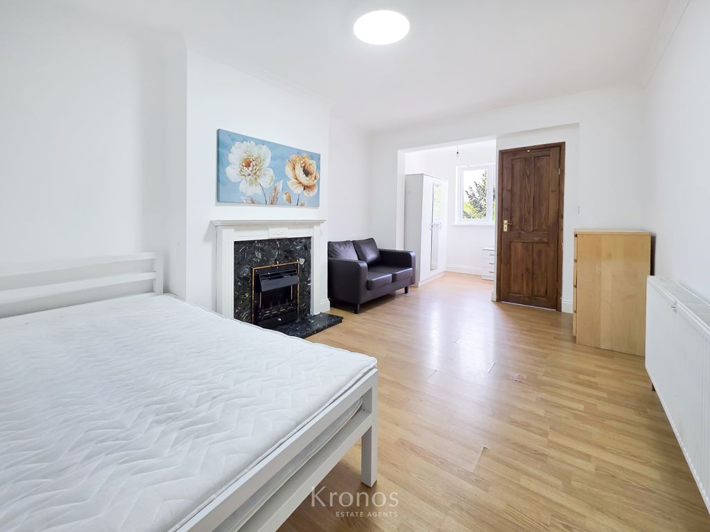 Property photo 3 of 10 Gallery