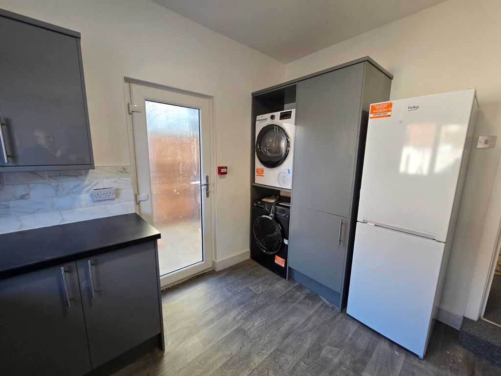 Property photo 2 of 8 Kitchen