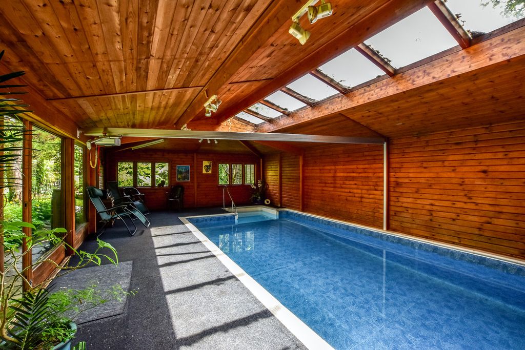 Property photo 3 of 32