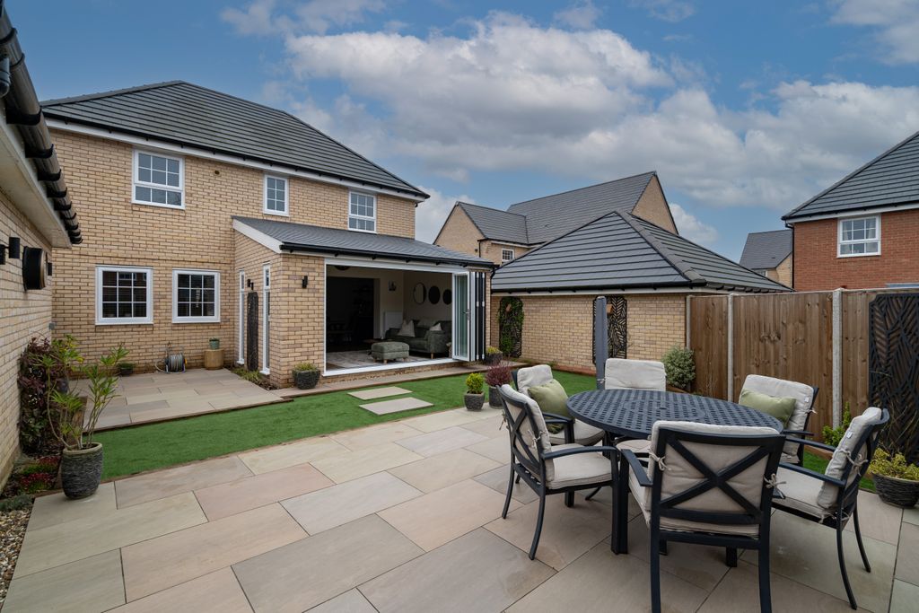 Property photo 3 of 39 Garden