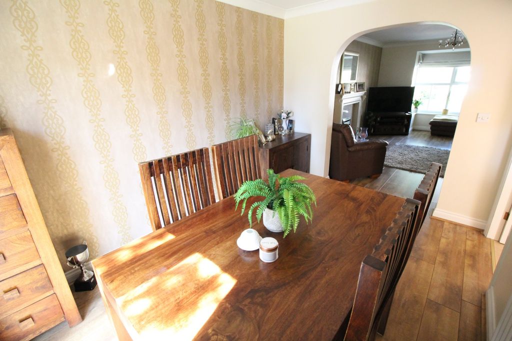 Property photo 3 of 26 Dining Room