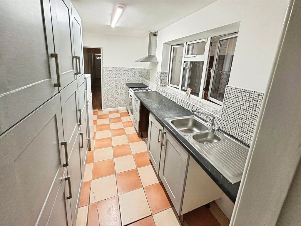 Property photo 2 of 9 Kitchen