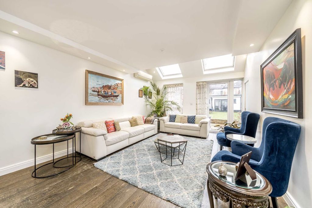 Property photo 2 of 9