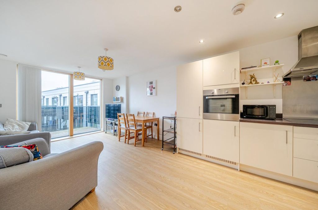 Property photo 3 of 12 1364694-6-68Ef8De5A94Bc.Jpg